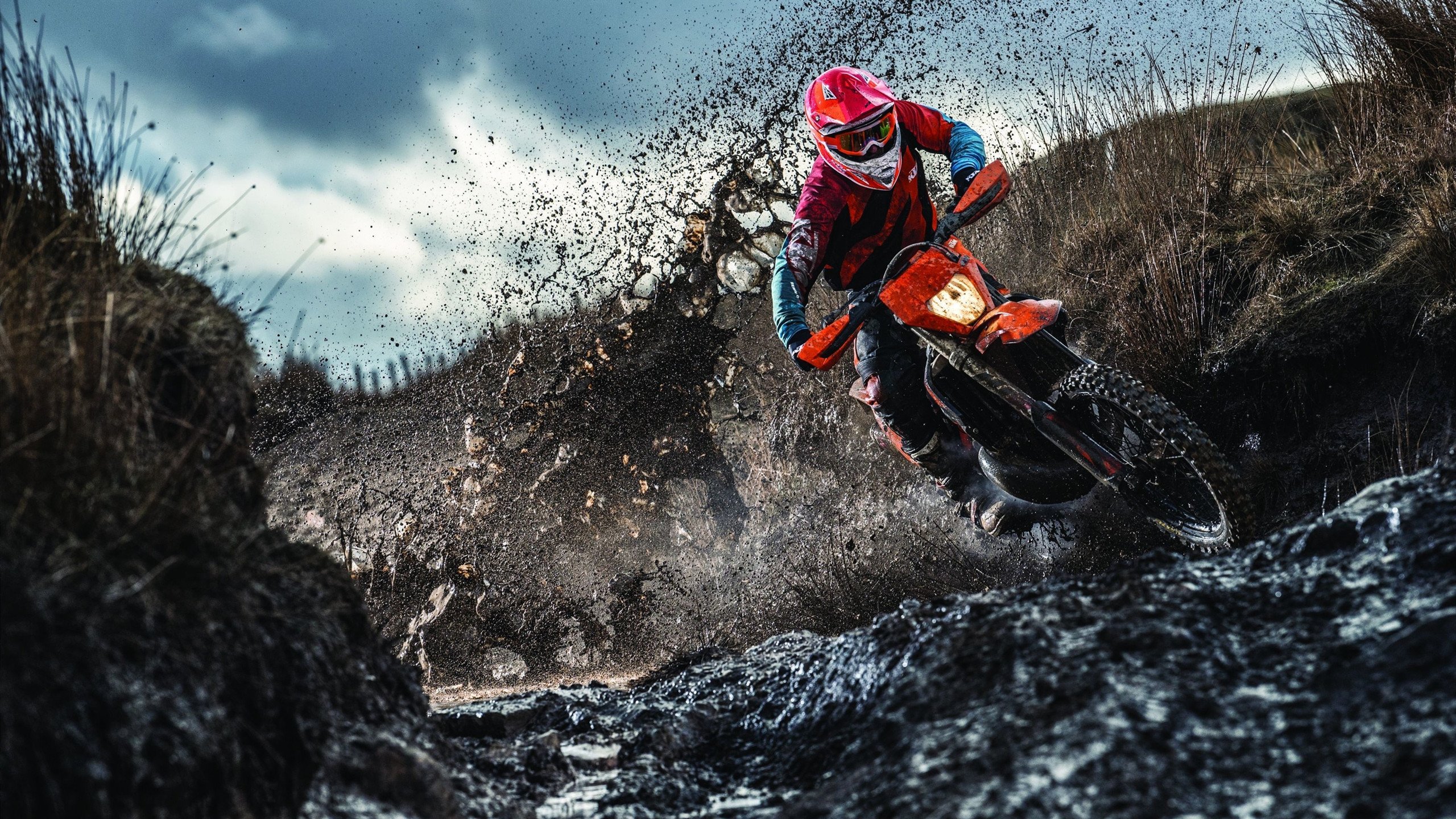 曼联发布全新主场球衣设计，曼联主场球服